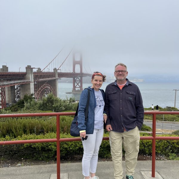 Typisch vernebelte Golde Gate Bruecke in San Francisco